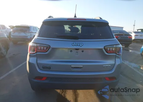 2018 Jeep Compass Latitude 4X4 из США, поврежденный, VIN 3C4NJDBB7JT175648